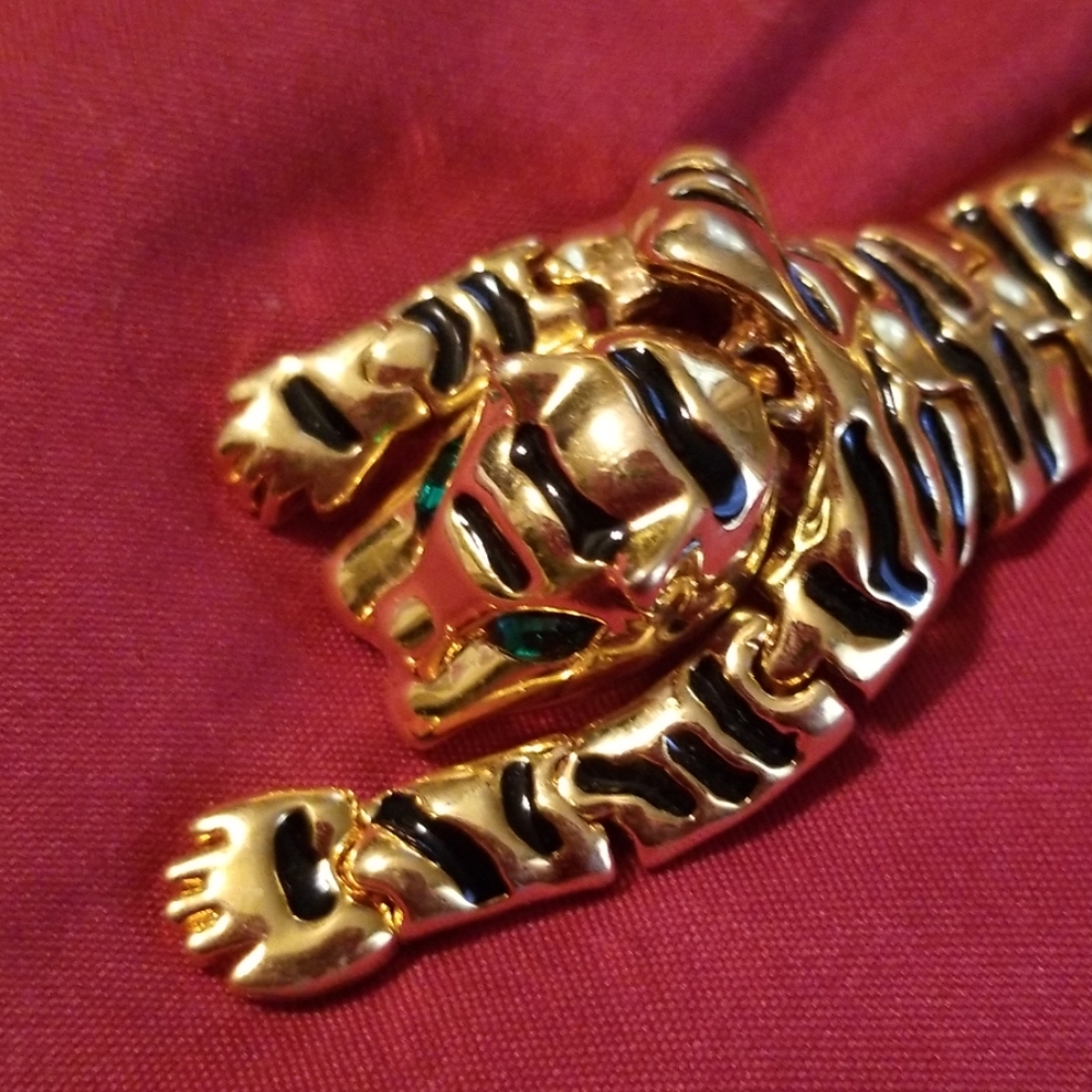 Tiger Brooch - Picture 2 of 6